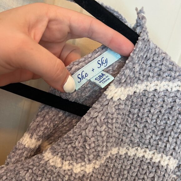 Gray & White Open Back Sweater - Picture 3 of 4